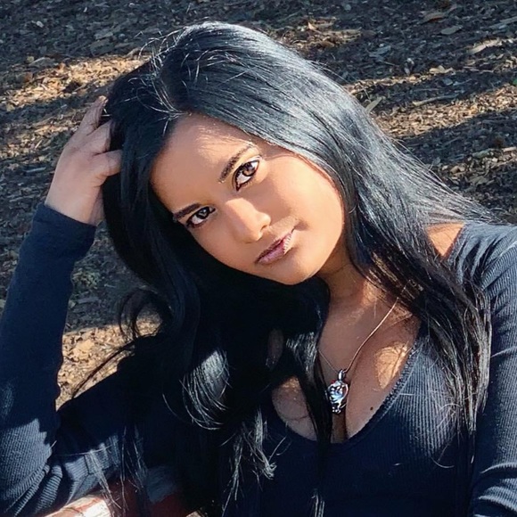 Meet your Posher, Elise - Picture 1 of 1